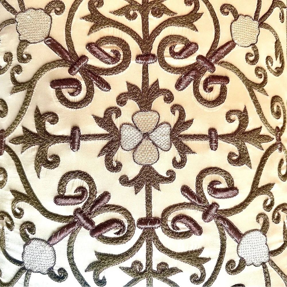 Gerry Nichol, Inc. NY NY Cushions‎ Silk Beaded Handcrafted Aubusson style